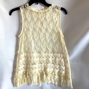 Eyeshadow sz medium sleeveless lace top